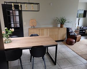 Eetkamer van Casa Rosalie in Lokeren, vakantiehuis met moderne inrichting in Oost-Vlaanderen, Belgi.