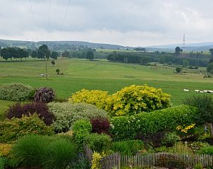 Adembenemend uitzicht op het groene landschap rond Chez Mari-Jo vakantiehuis in Saint-Jacques, Ardennen, Belgi.