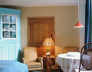 Knusse binnenruimte van Vakantiehuis in Mortier, met vintage meubels, gelegen in de Ardennen, Luik, Belgi.