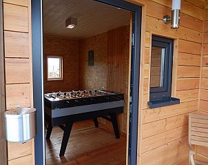 Stijlvolle badkamer in ARD166 vakantiehuis, Saint-Jacques, Ardennen met ligbad en dubbele wastafel.