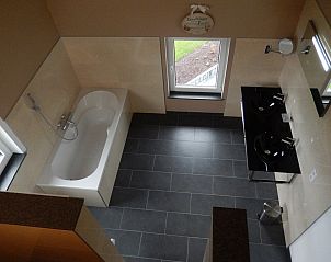 Comfortabele slaapkamer in ARD166 vakantiehuis, Saint-Jacques, Ardennen met twee eenpersoonsbedden.